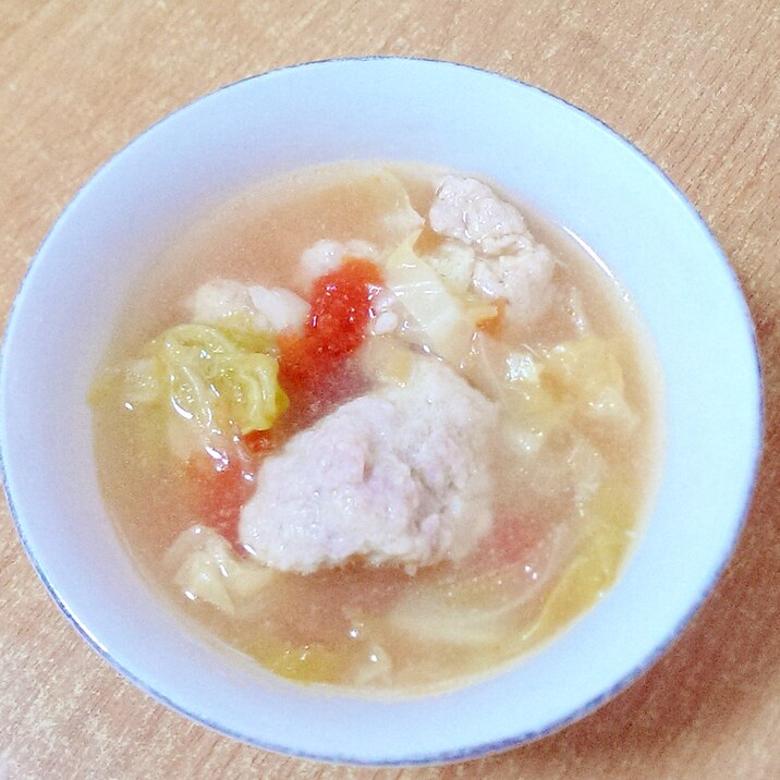 肉団子とトマトとキャベツの中華風スープ